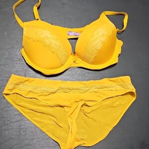 Adore Me Elegant Yellow Lace Bra and Panty Set